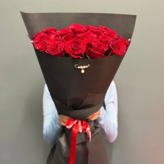 25 red roses